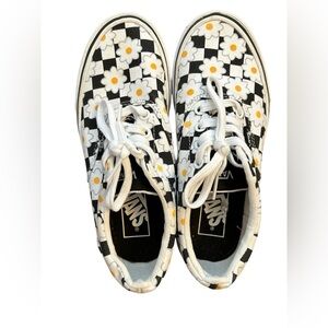 Girls off the wall Daisy vans size 4 women’s 5.5
